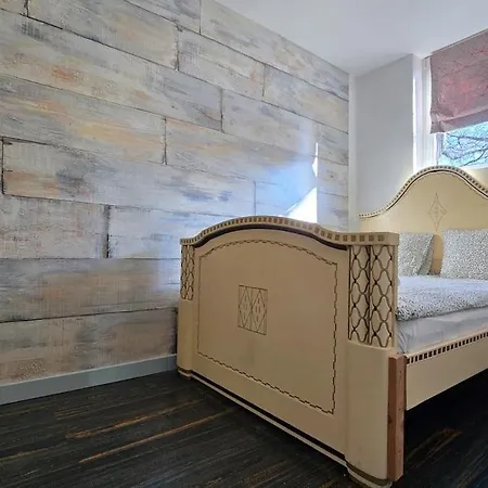 Park Gallery Apartment *